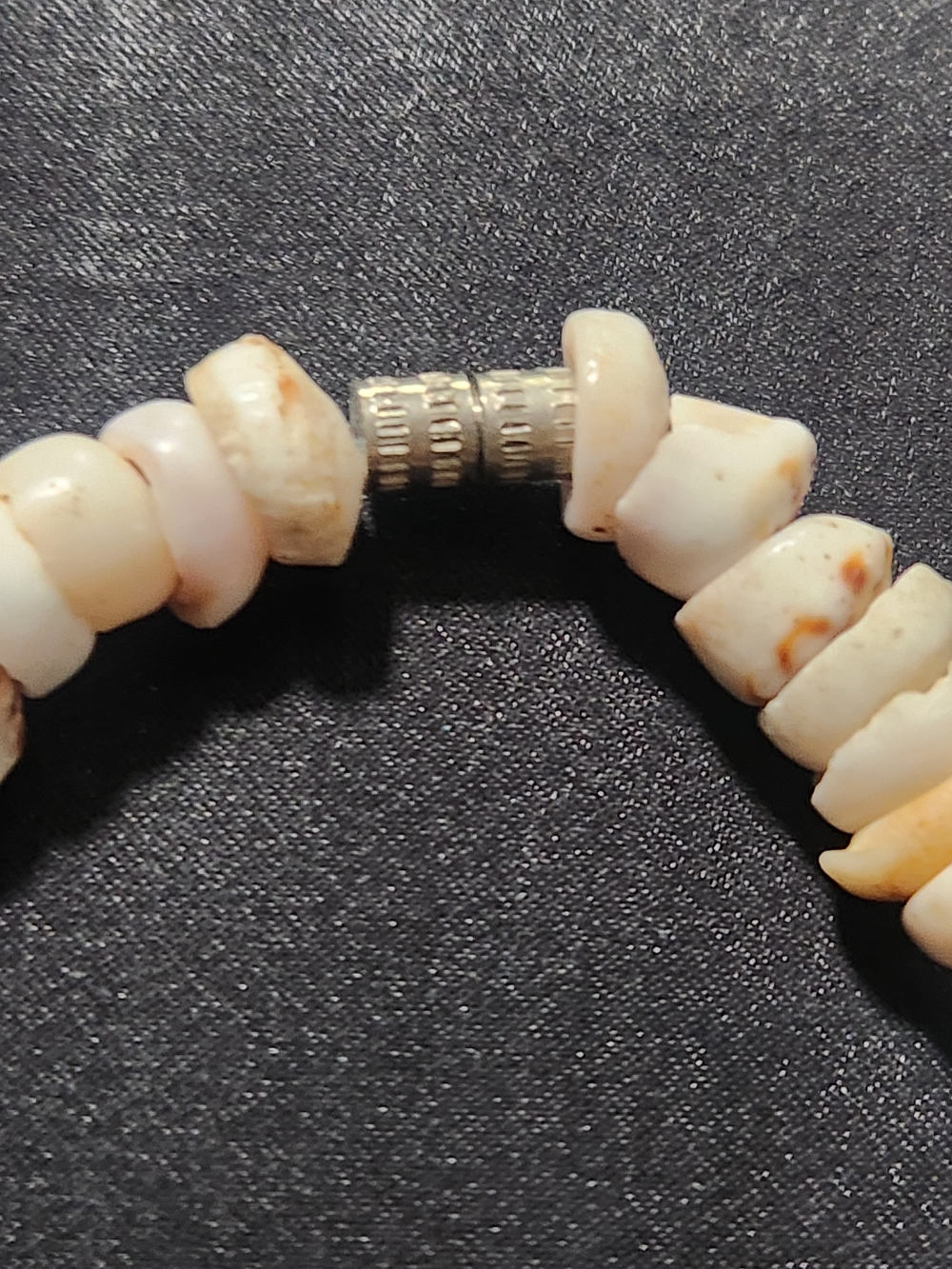 Vintage 1970s Authentic Tiger Puka Shell Choker Necklace - Picture 4 of 6